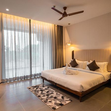 Hotel Omaya Garden Rāipur Exteriör bild