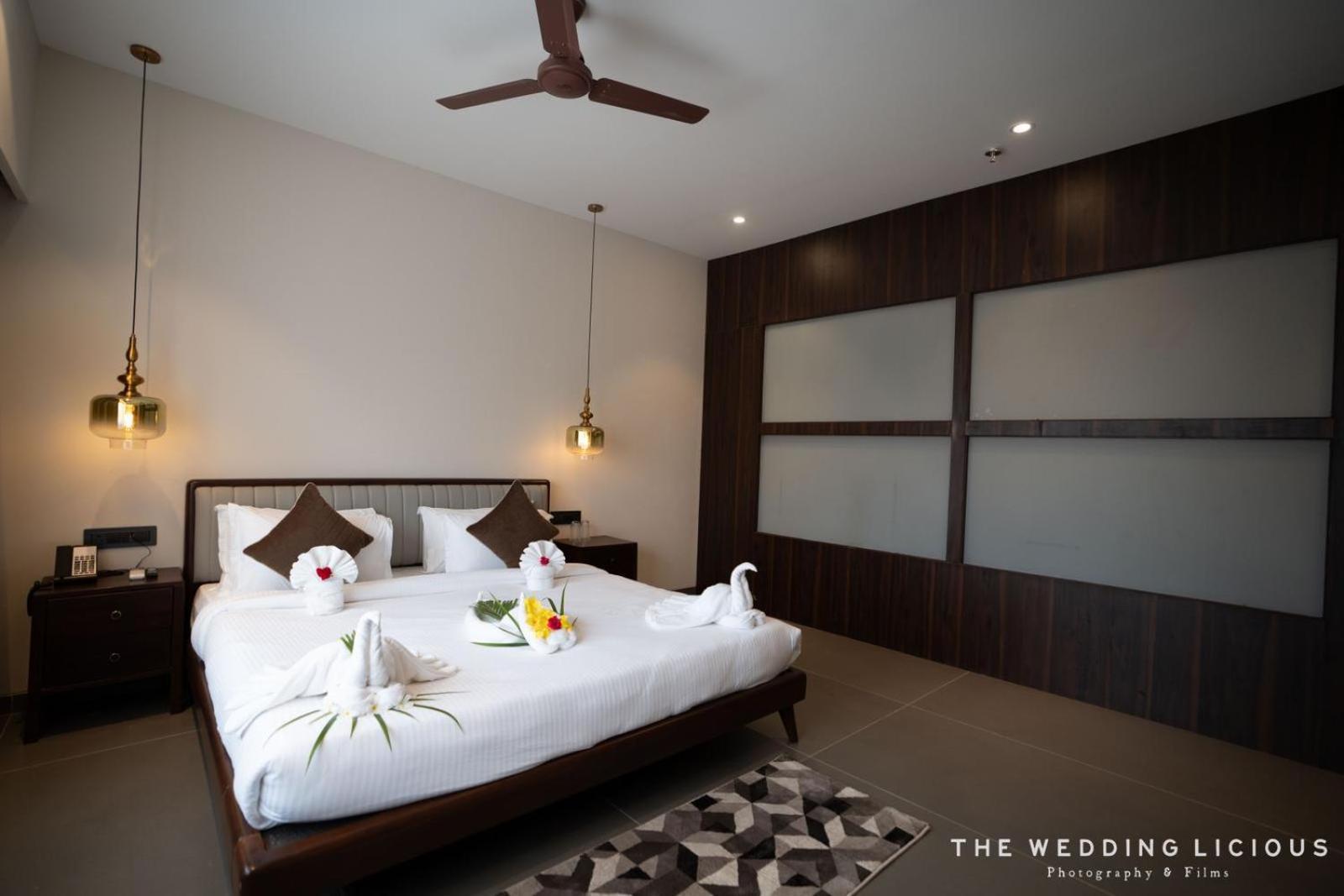 Hotel Omaya Garden Rāipur Exteriör bild