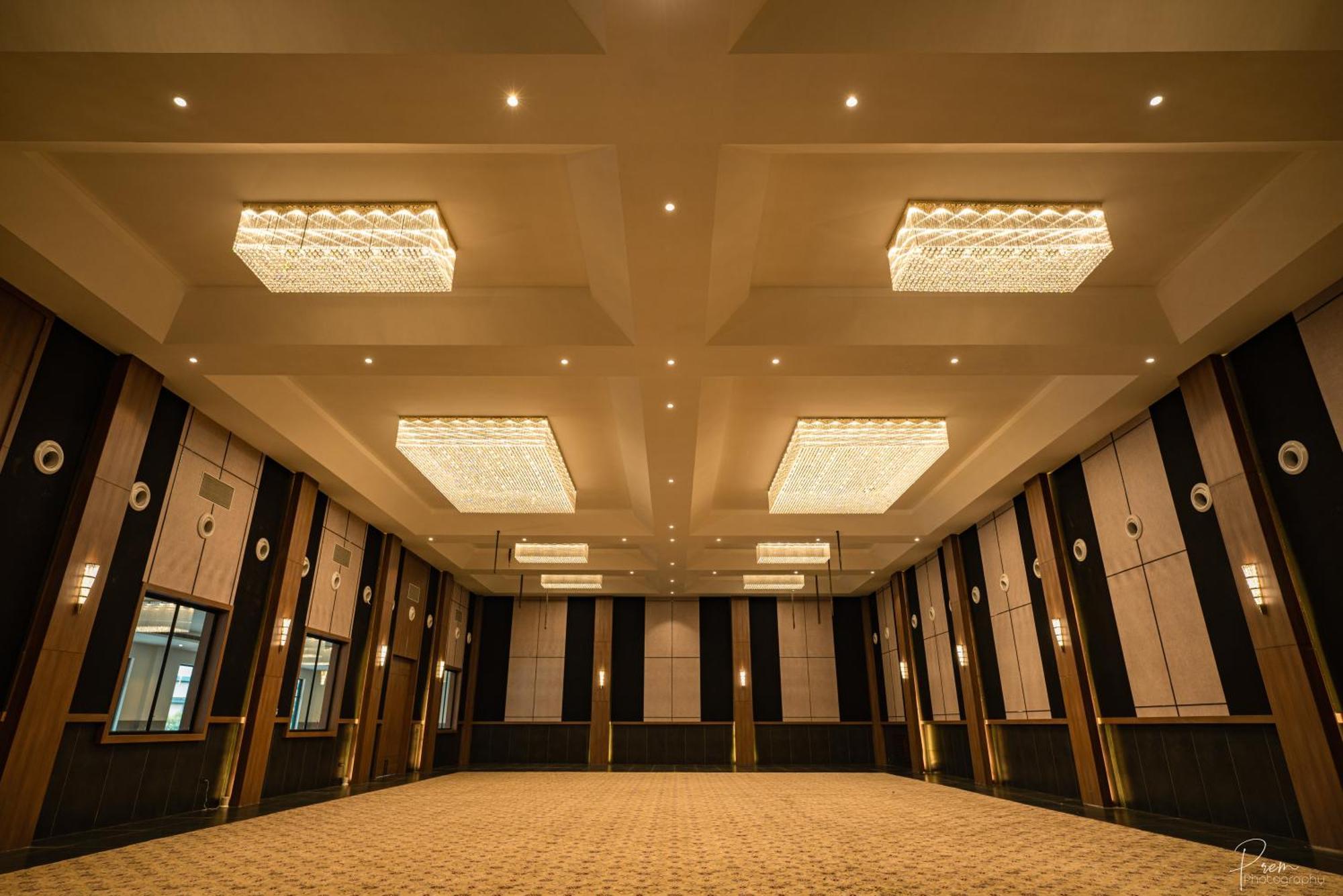 Hotel Omaya Garden Rāipur Exteriör bild