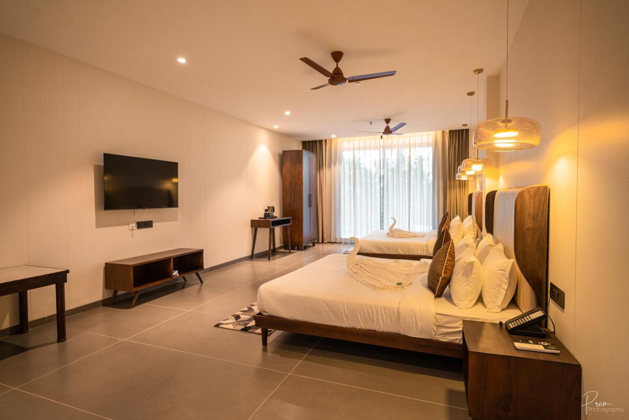Hotel Omaya Garden Rāipur Exteriör bild