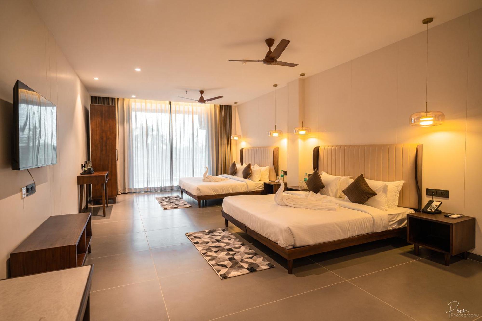 Hotel Omaya Garden Rāipur Exteriör bild