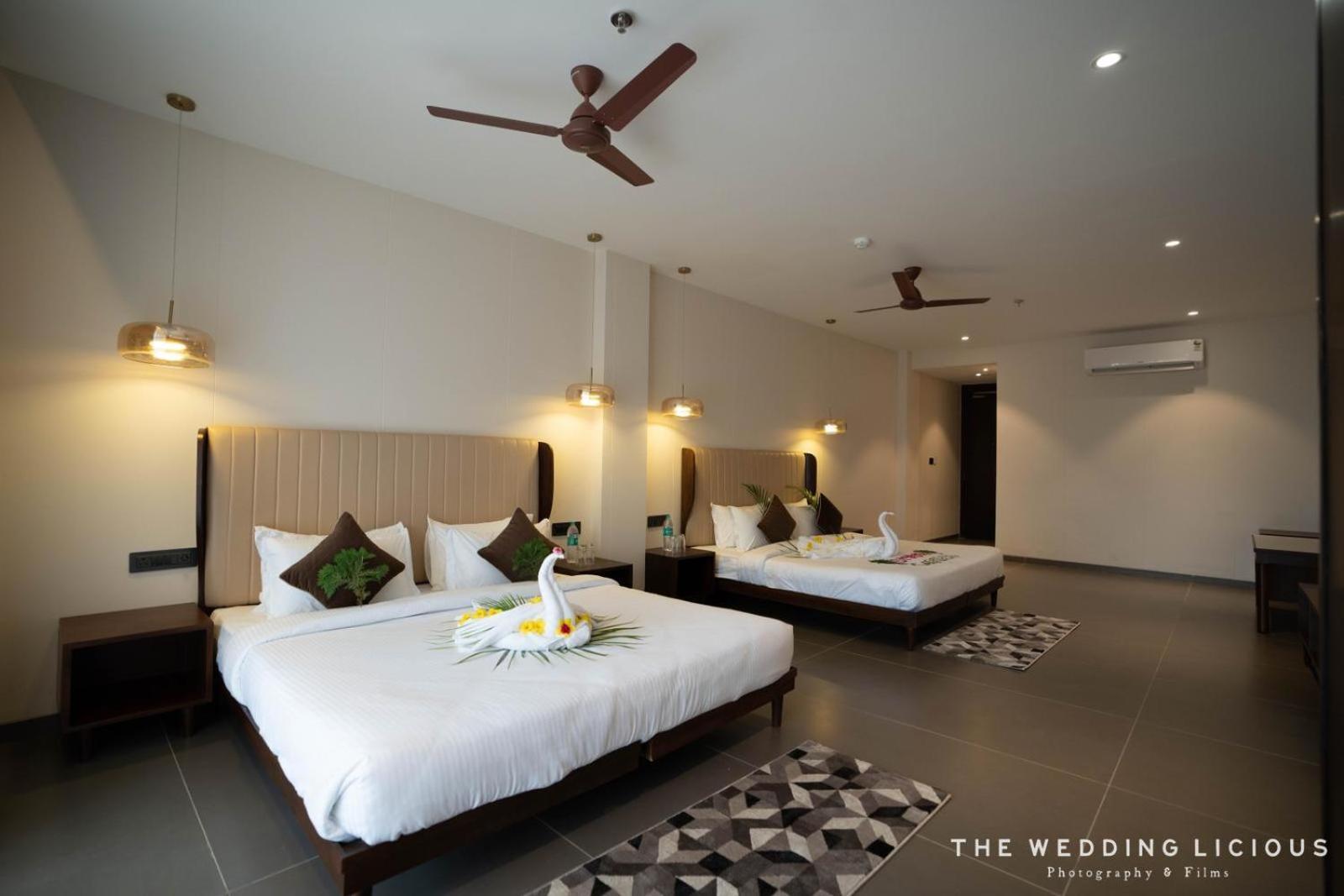 Hotel Omaya Garden Rāipur Exteriör bild