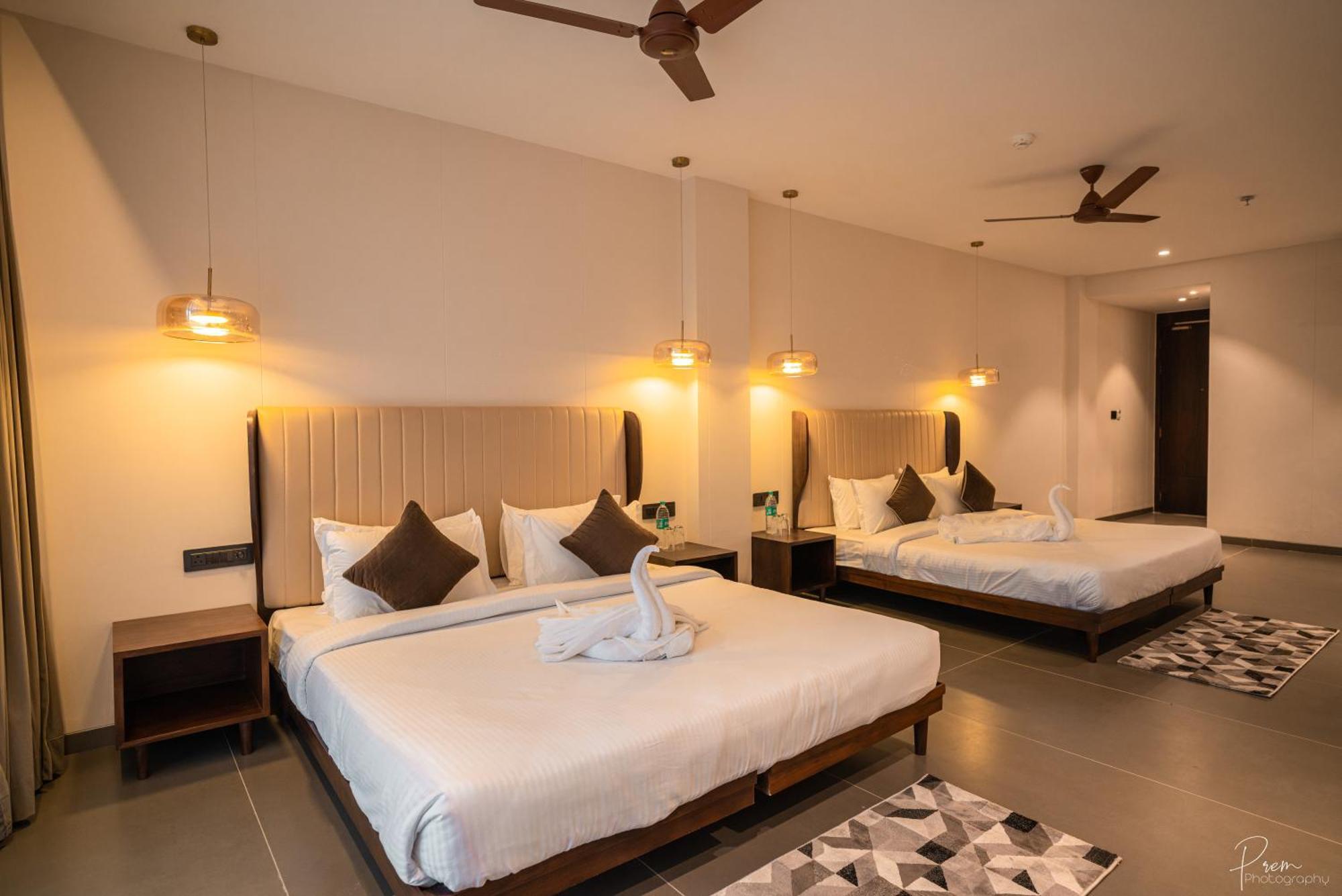 Hotel Omaya Garden Rāipur Exteriör bild