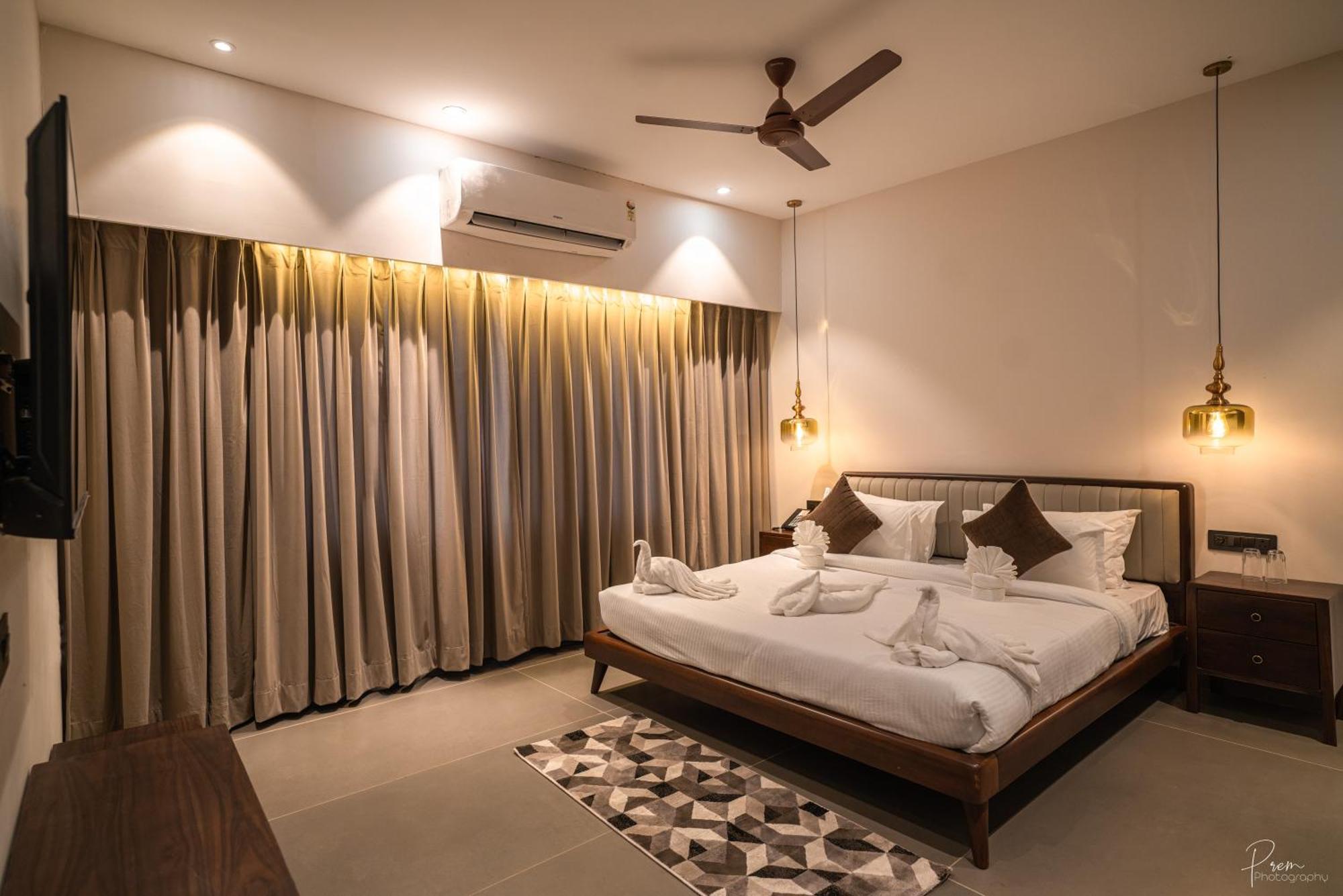 Hotel Omaya Garden Rāipur Exteriör bild