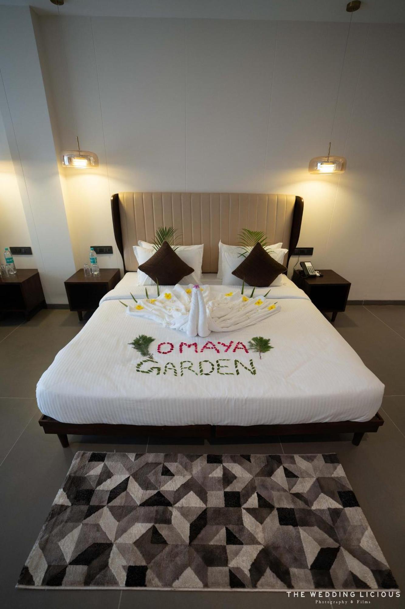 Hotel Omaya Garden Rāipur Exteriör bild