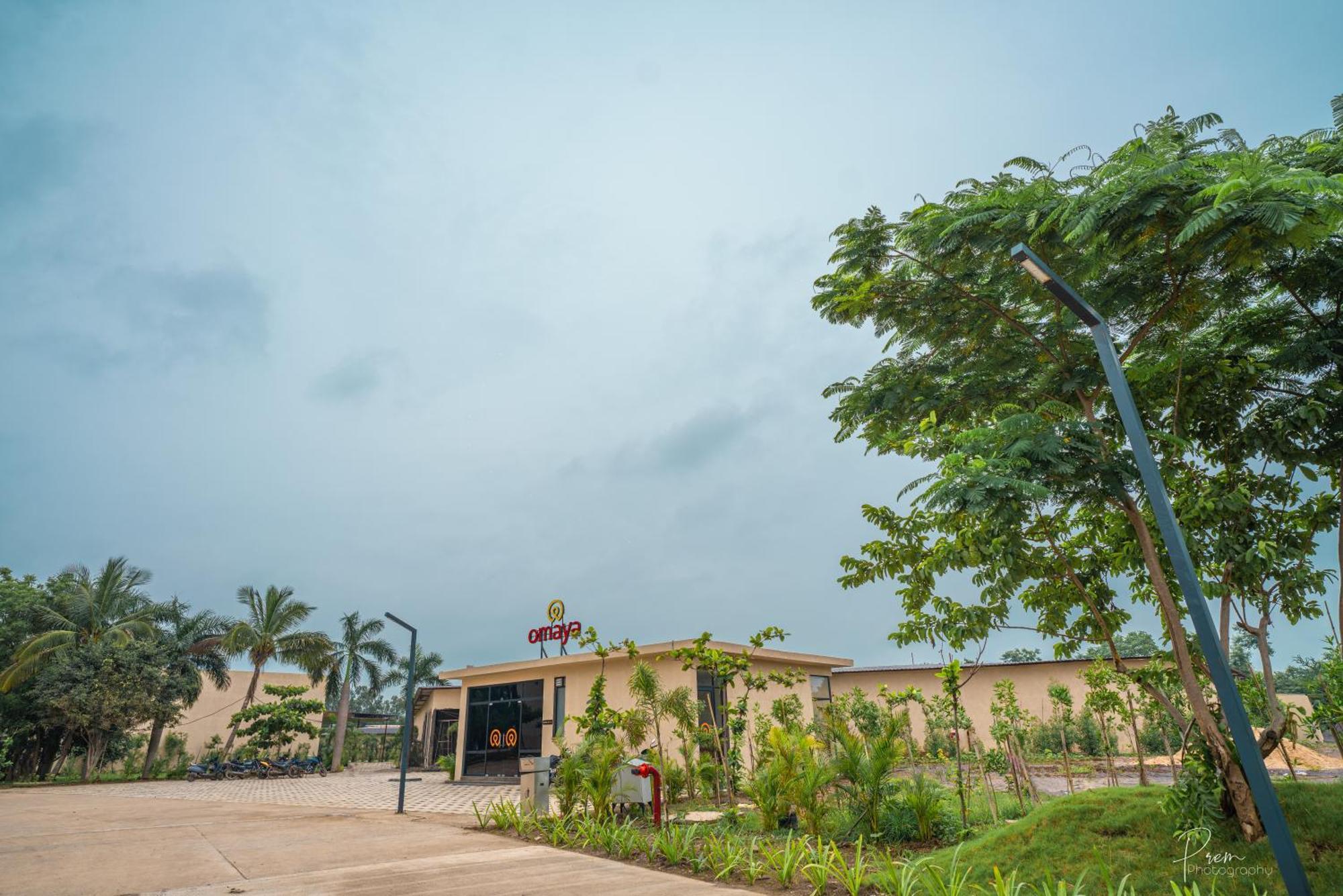 Hotel Omaya Garden Rāipur Exteriör bild
