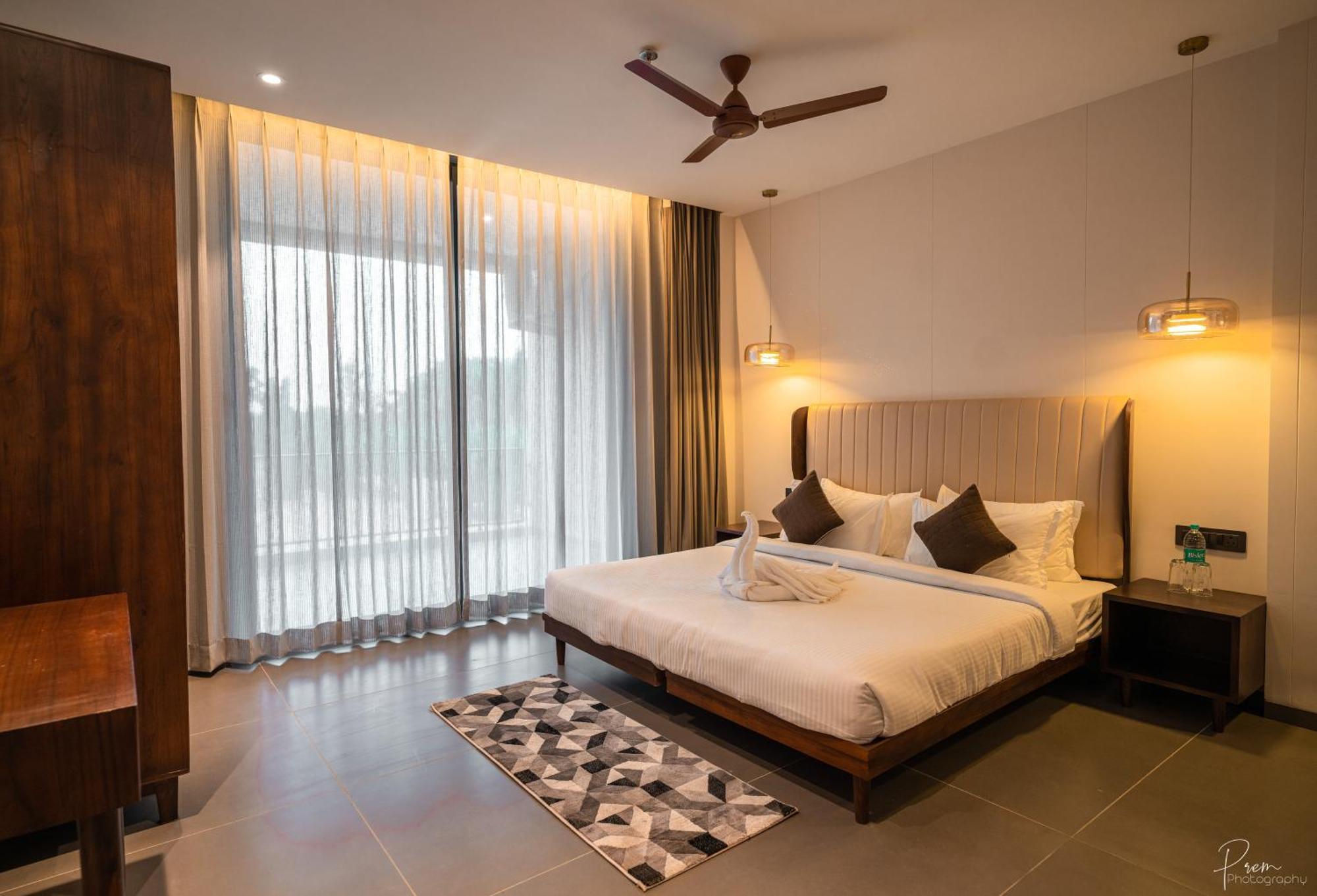Hotel Omaya Garden Rāipur Exteriör bild