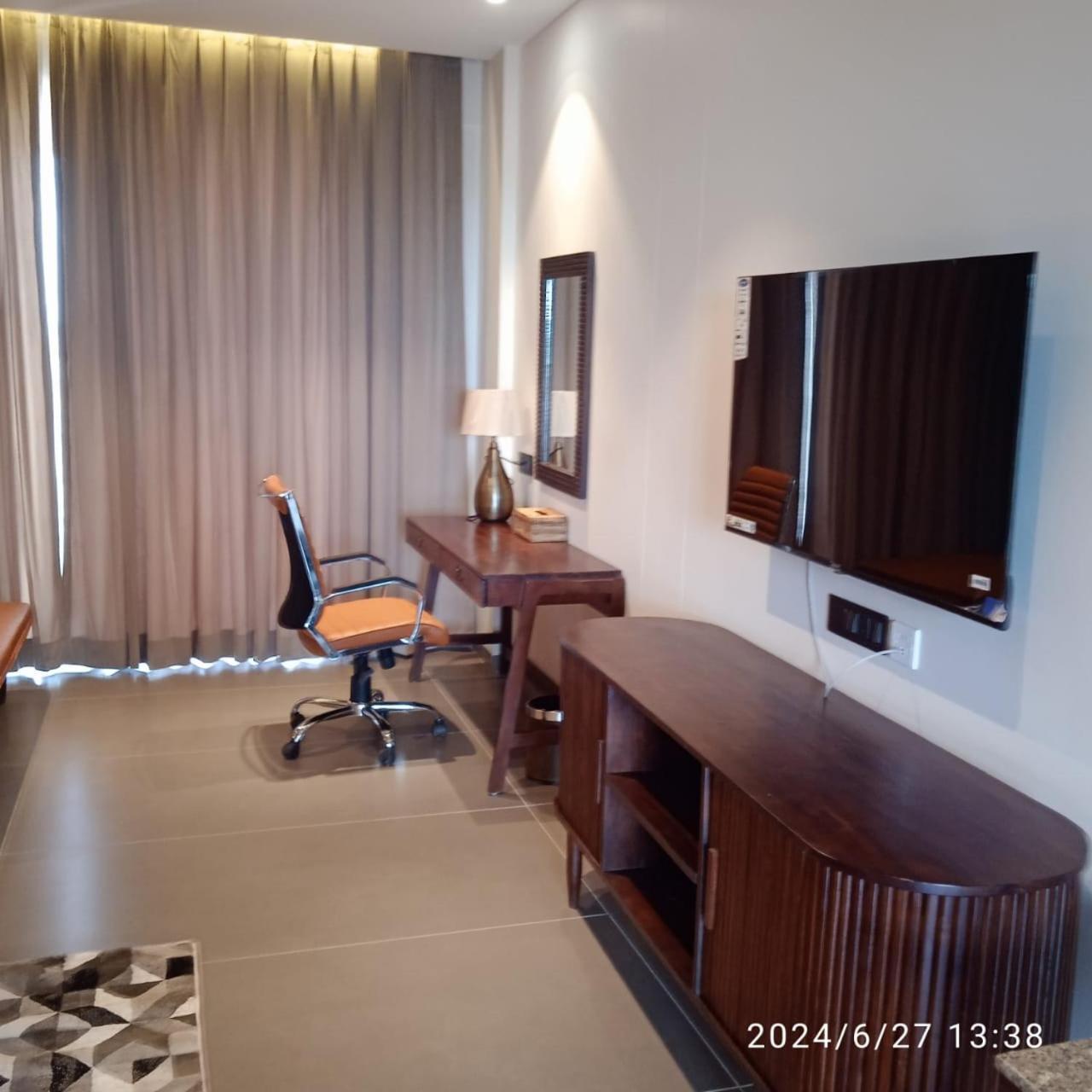 Hotel Omaya Garden Rāipur Exteriör bild